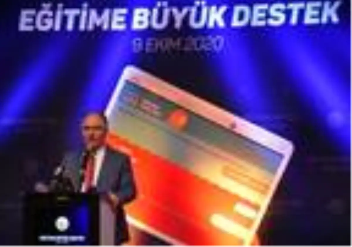 Sivas Belediyesi\'nden öğrencilere internet paketli tablet