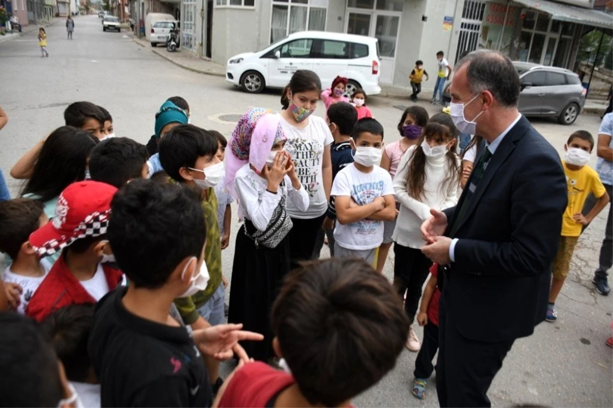 Son dakika haberi... Taban\'dan sokakları temizleyen çocuklara sürpriz ziyaret