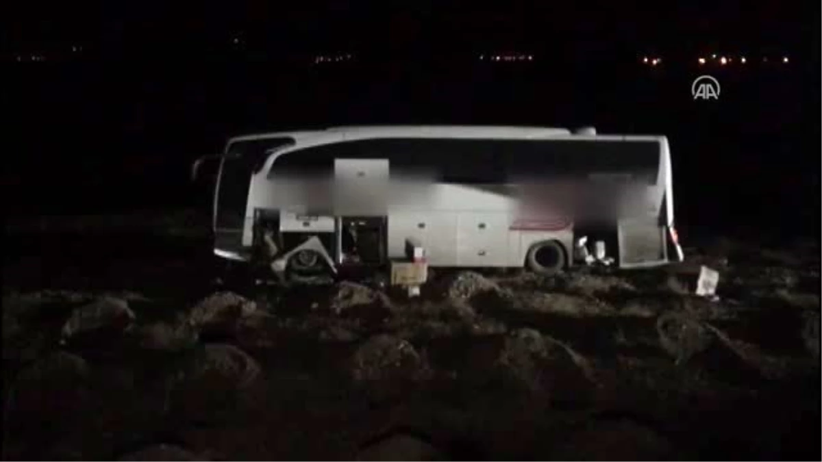 Yozgat\'ta yolcu otobüsü devrildi: 10 yaralı