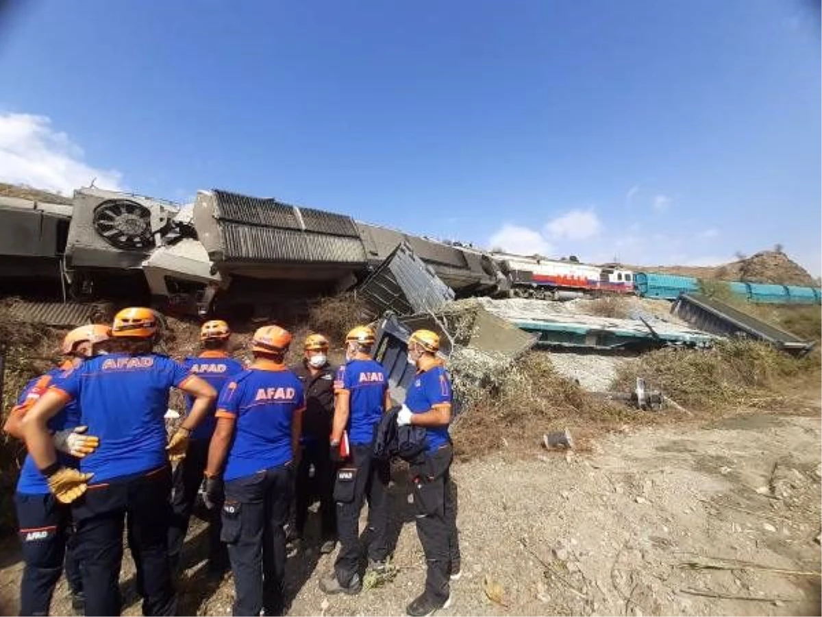 Ankara\'da iki tren kafa kafayı çarpıştı: 2 ölü, 2 yaralı (2)- Yeniden