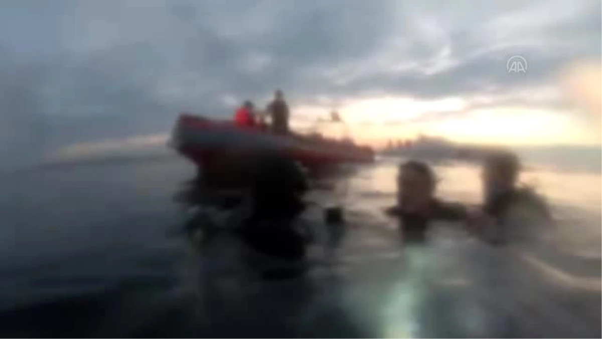 Balıkçı teknesi battı: 2 ölü - Dalgıçların kazazedeleri kurtarma anı (2)