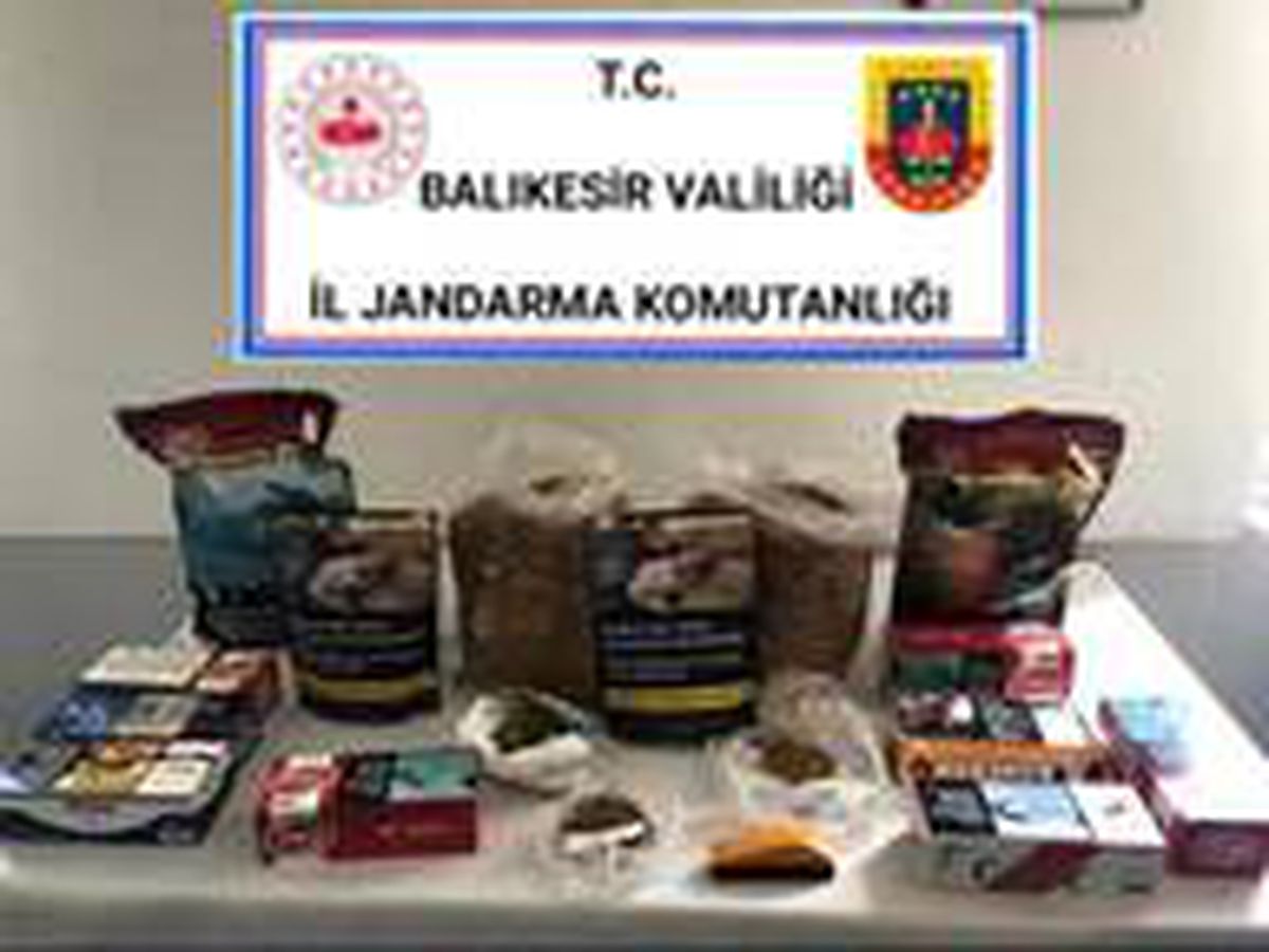 Bigadiç\'te jandarmadan kaçak tütün operasyonu