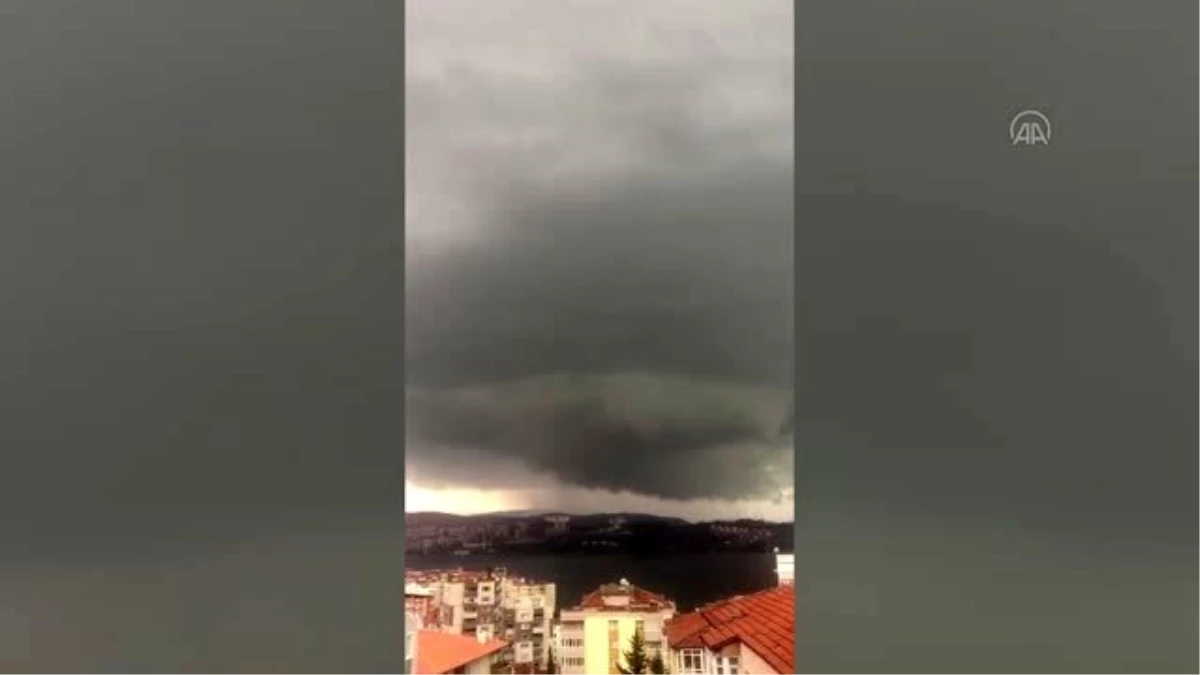 Çınar ağacına yıldırım düşmesi kameraya yansıdı - BURSA