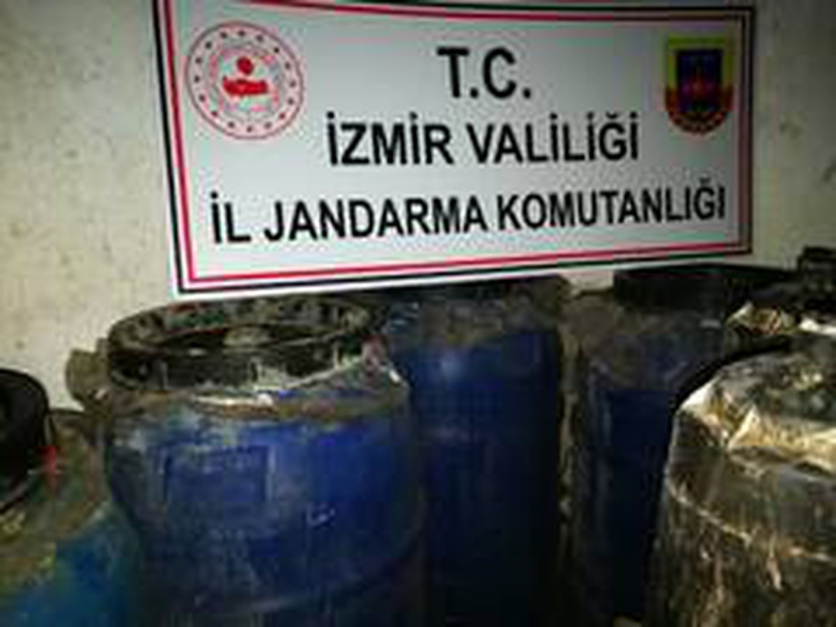 İzmir\'de depoya kaçak alkol operasyonu