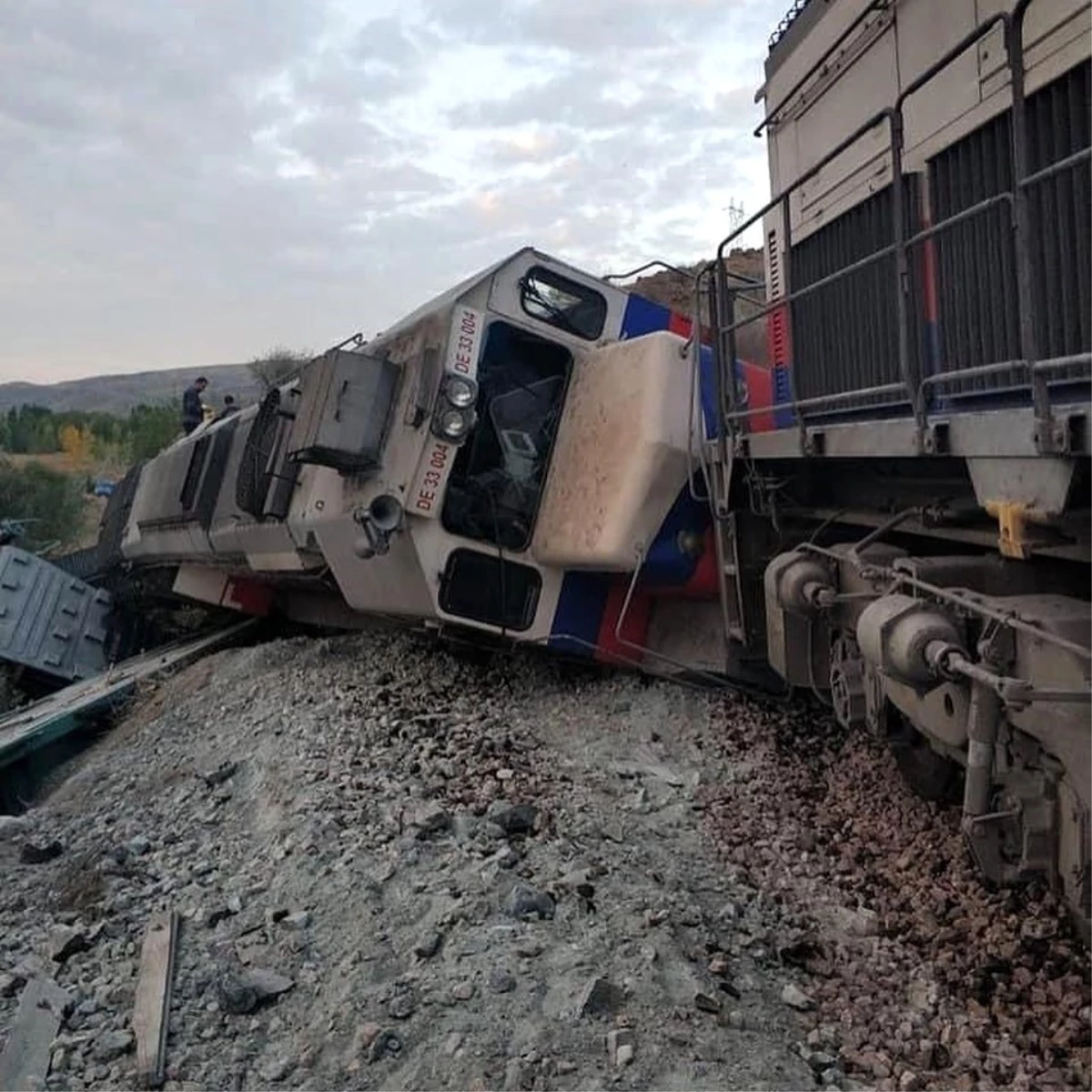 Son dakika haber... Kalecik\'te yük trenleri çarpıştı: 2 makinist hayatını kaybetti