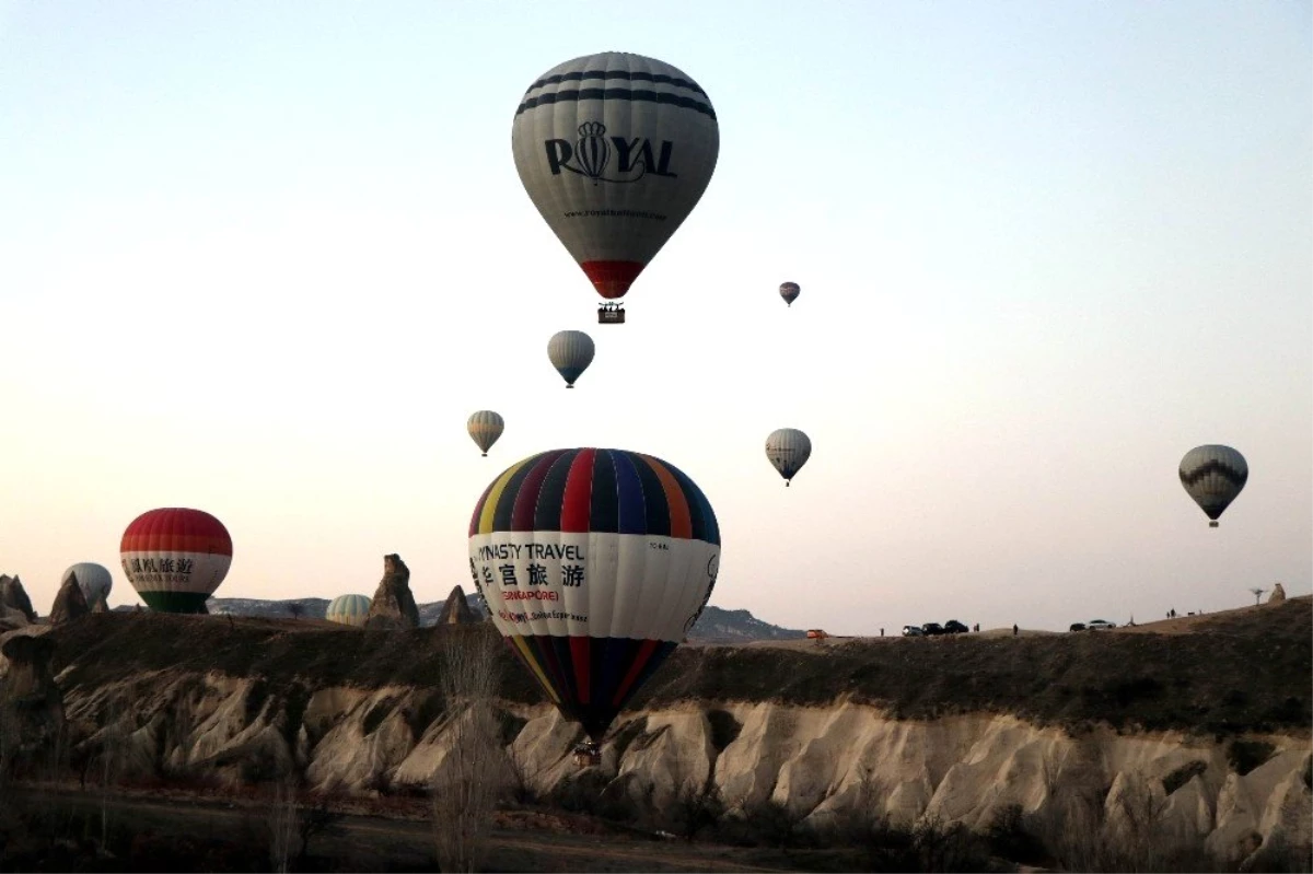 Kapadokya\'da olumsuz hava şartları balon turlarını iptal ettirdi