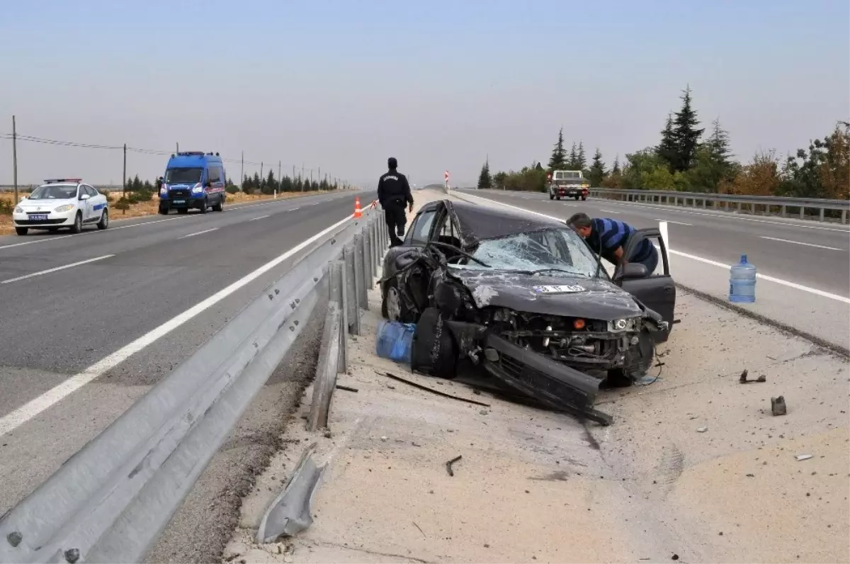 Kontrolden çıkan otomobil bariyerlere çarptı: 1 yaralı