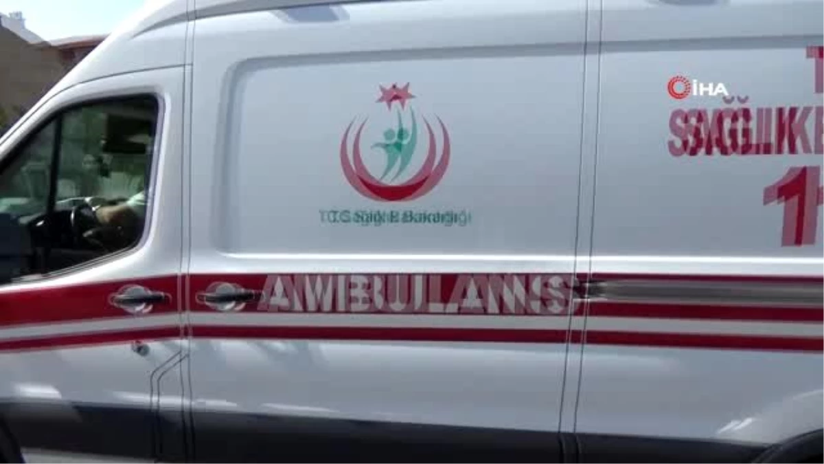 Kontrolünü kaybettiği motosiklet ile midibüse çarptı: 2 yaralı