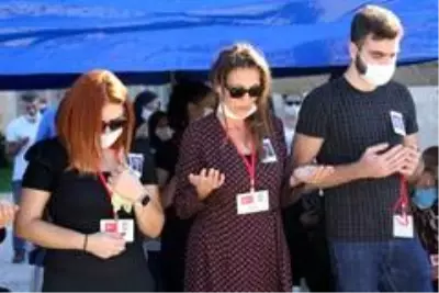 Son dakika haberleri! Otobüste kalp krizi geçiren emekli emniyet müdürünün naaşını eşi ve oğlu taşıdı