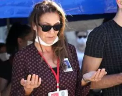 Son dakika haberleri! Otobüste kalp krizi geçiren emekli emniyet müdürünün naaşını eşi ve oğlu taşıdı