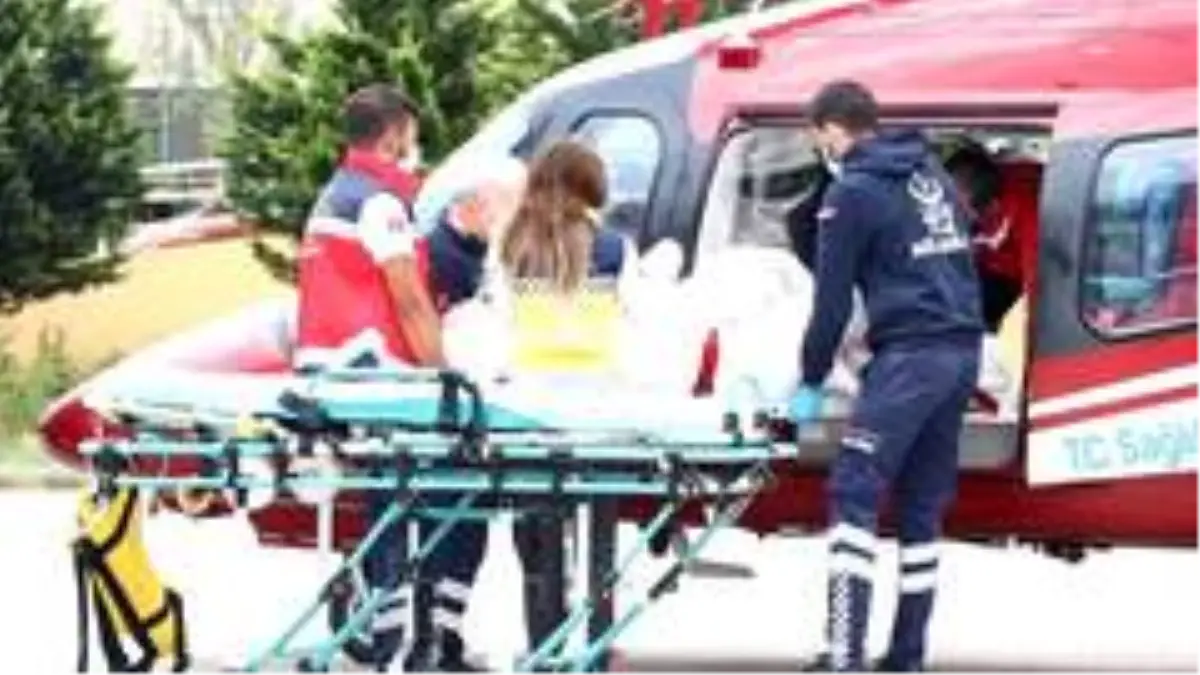 Üzerine benzin dökerek yakan ağır yaralı genç helikopterle Kocaeli\'ne sevk edildi