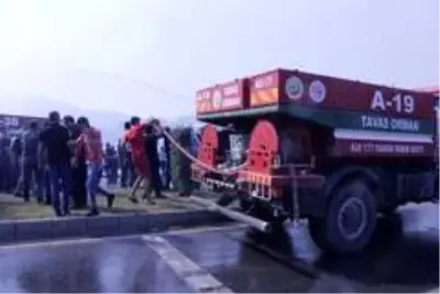 Yanan yer tekrar alevlendi, bir evde tüp patladı