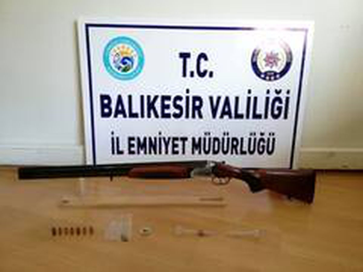 Balıkesir\'de polis 5 silah yakaladı