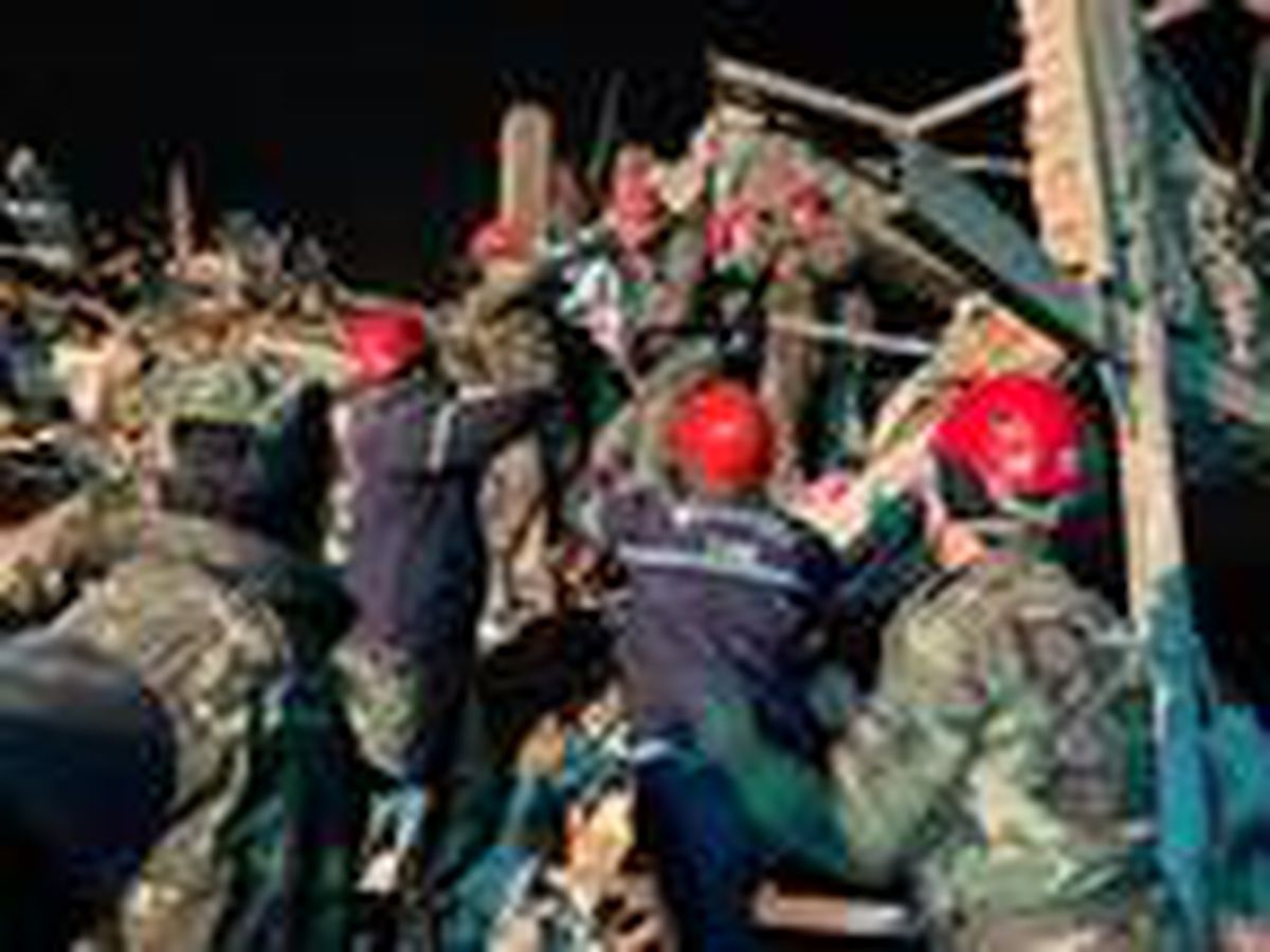 Ermenistan\'ın saldırdığı Gence kentinde arama kurtarma çalışmaları sürüyor