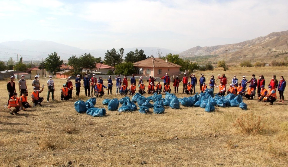 Erzincan\'da gençlerden çevre temizliği
