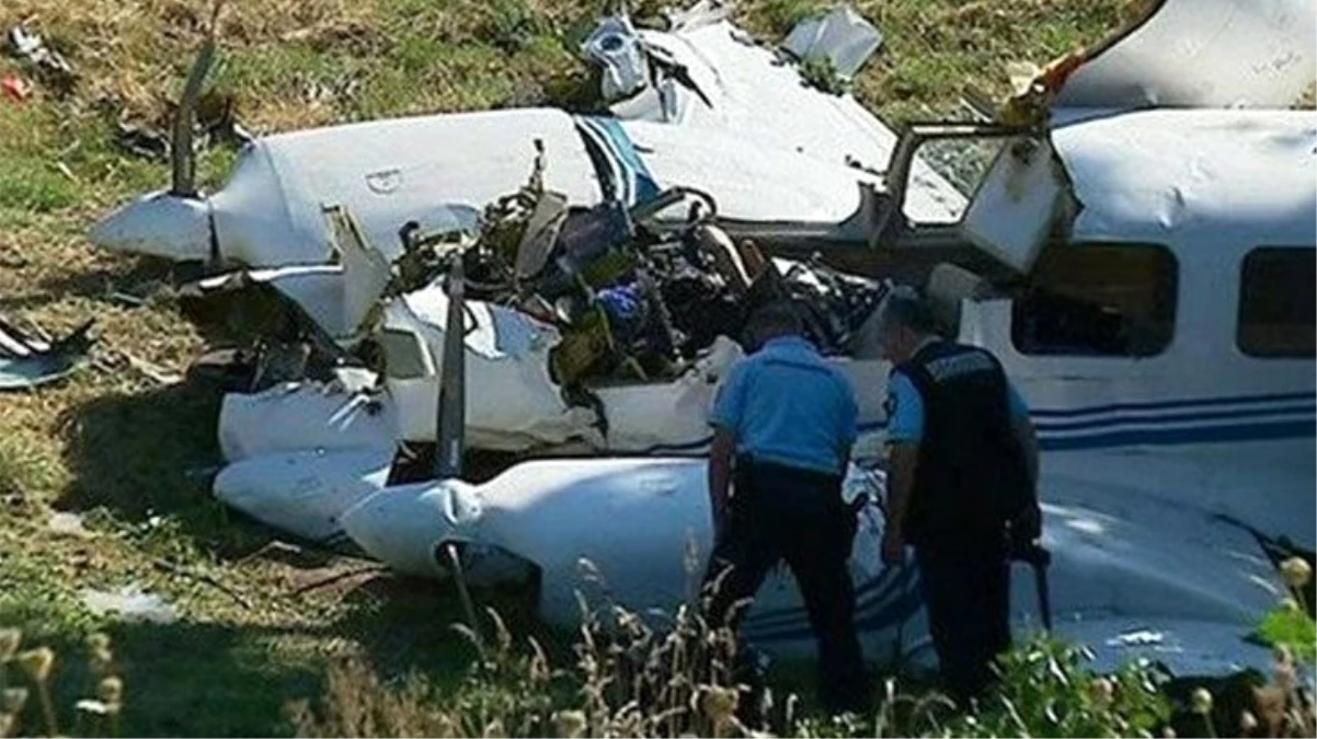 Fransa\'da 2 uçak havada çarpıştı: 5 ölü