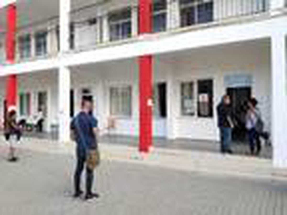 Son dakika... KKTC\'de Cumhurbaşkanlığı seçimi için oy verme işlemi başladı (2)