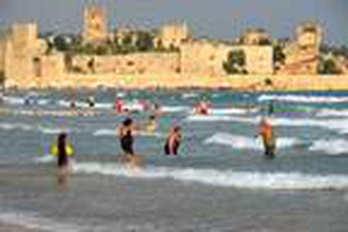 Mersin\'de ekimde deniz keyfi