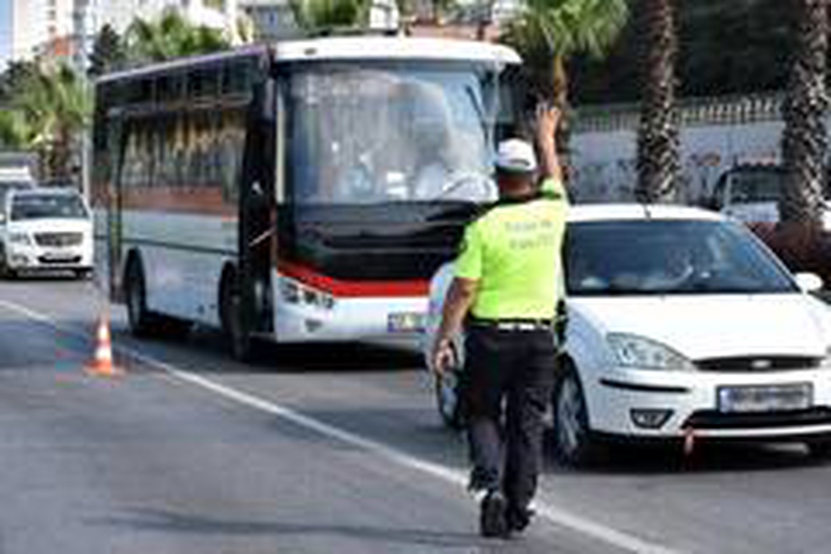 Trafik uygulamasında kurallara uymayan sürücülere ceza yağdı