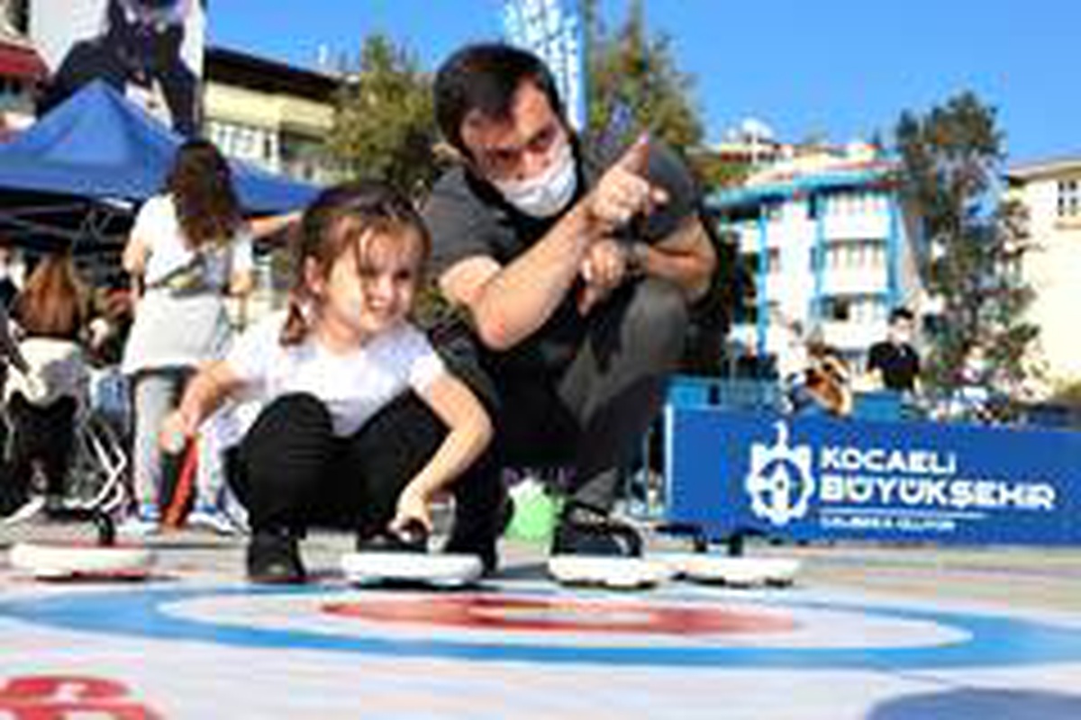 Büyükşehir vatandaşları Floor Curling ile tanıştırdı