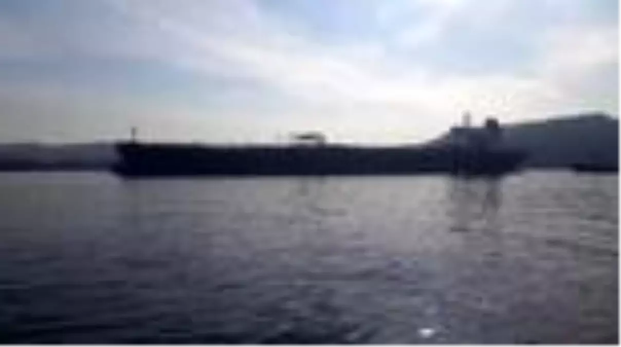 Dev petrol gemisi İstanbul Boğazı\'ndan geçti