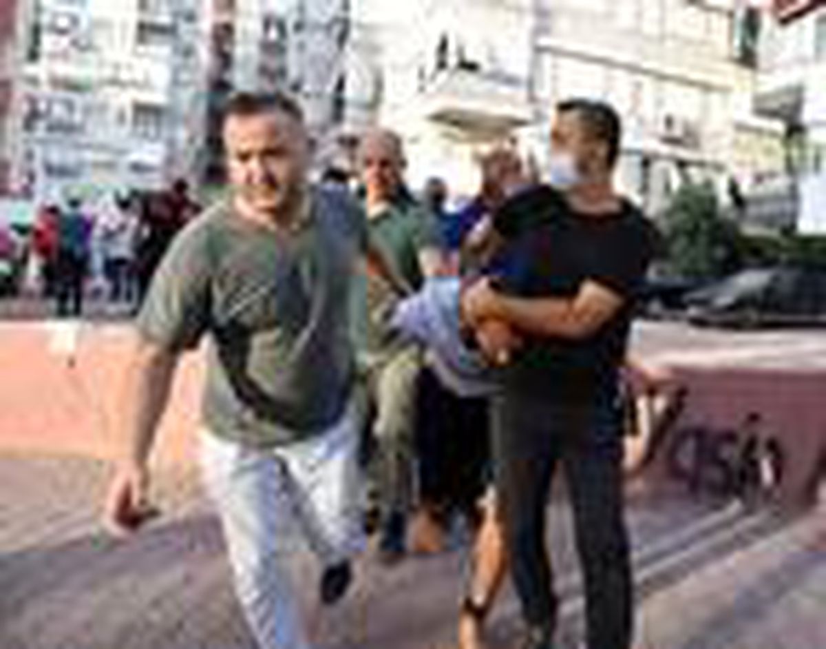 Emniyetten eli kelepçeli kaçtı, arkadaşının evinde yakalandı