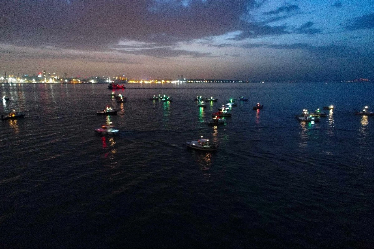 İstanbul Boğazında balıkçıların zorlu mesaisi