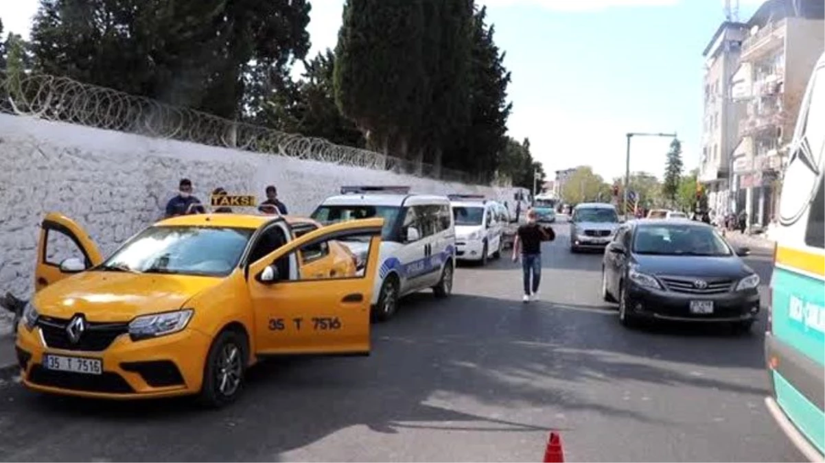 İzmir\'de takside fenalaşan yolcu hayatını kaybetti
