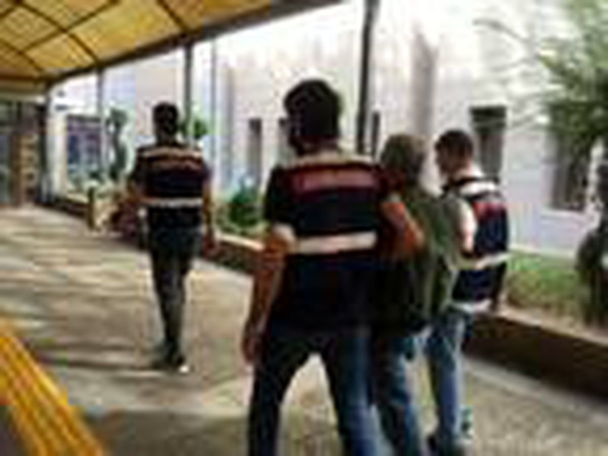 İzmir\'de terör operasyonu: 1 kişi tutuklandı