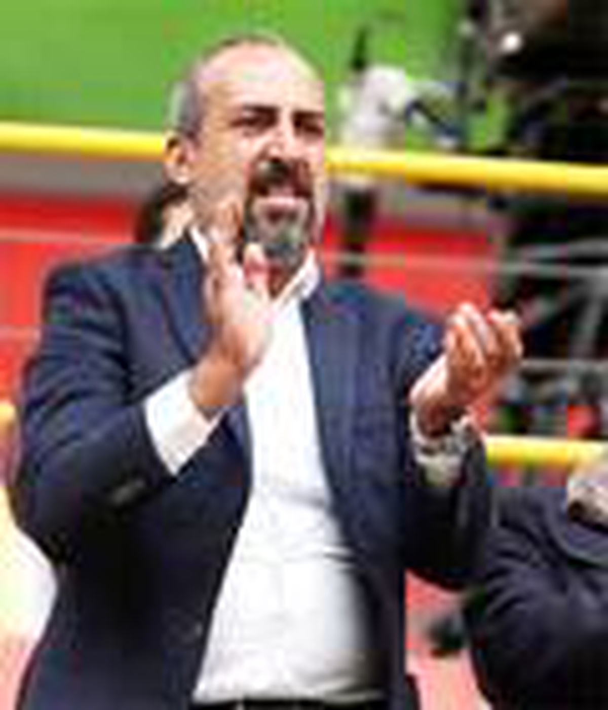 Kayserispor taraftarına jest