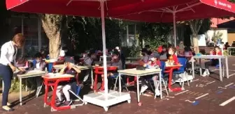 Koronavirüs nedeniyle bahçede ders