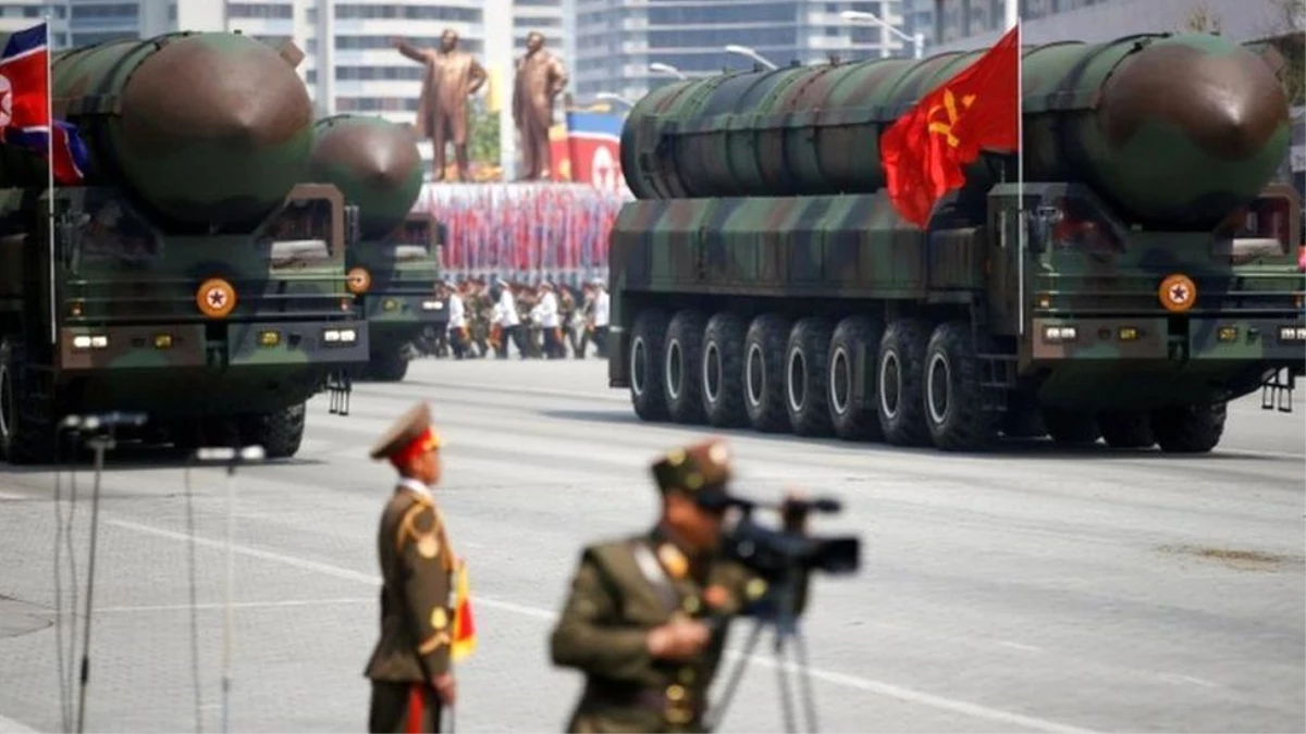 Kuzey Kore\'nin sergilediği \'dev\' yeni balistik füze hakkında bilinenler