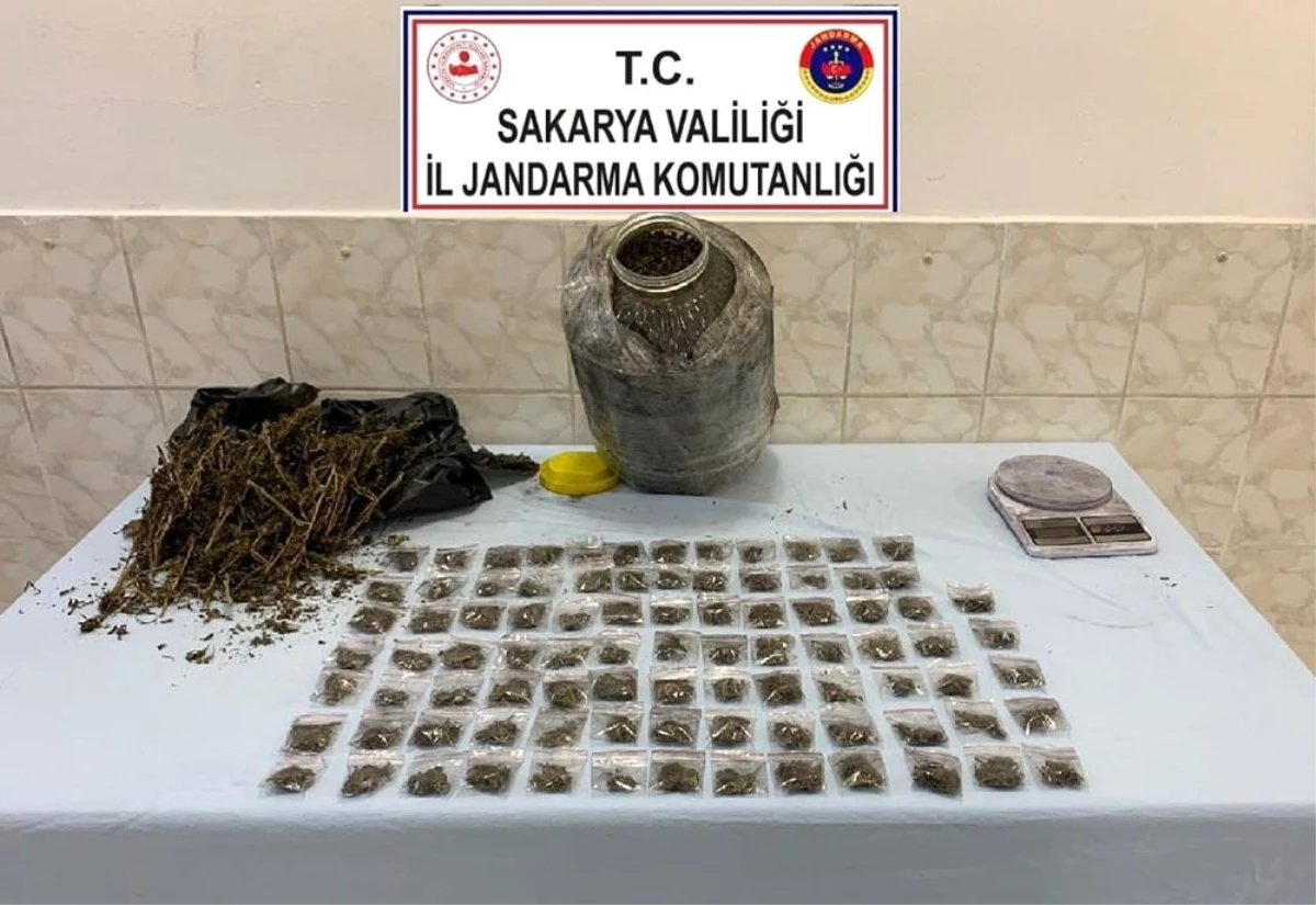 Son dakika haberleri! Mezarlık içerisinde bulunan çalılık alana 1 kilo 900 gram kubar esrar gizlemişler