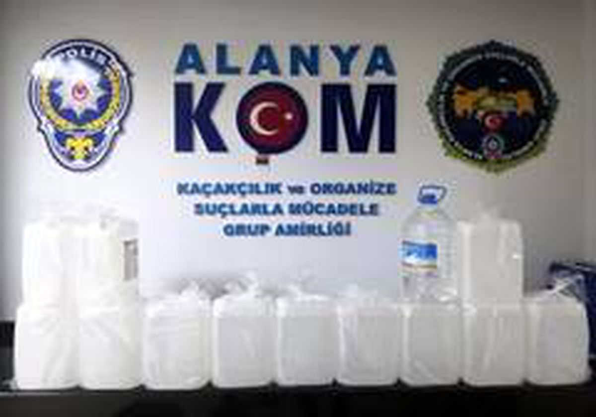 Antalya\'da 60 litre etil alkol ile 2 litre sahte içki ele geçirildi