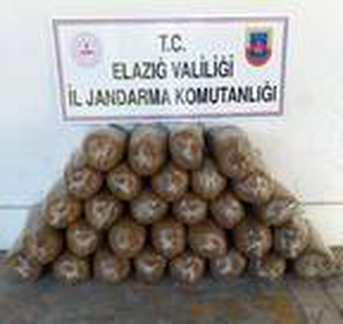 Aracında 150 kilo kaçak tütünle yakalandı