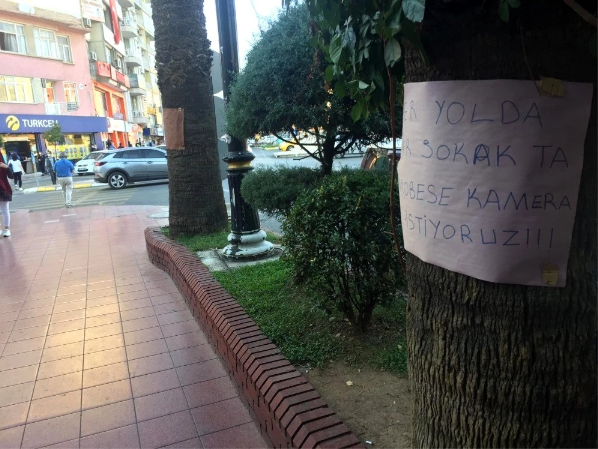 Aydın\'da kadına şiddete pankartlı tepki