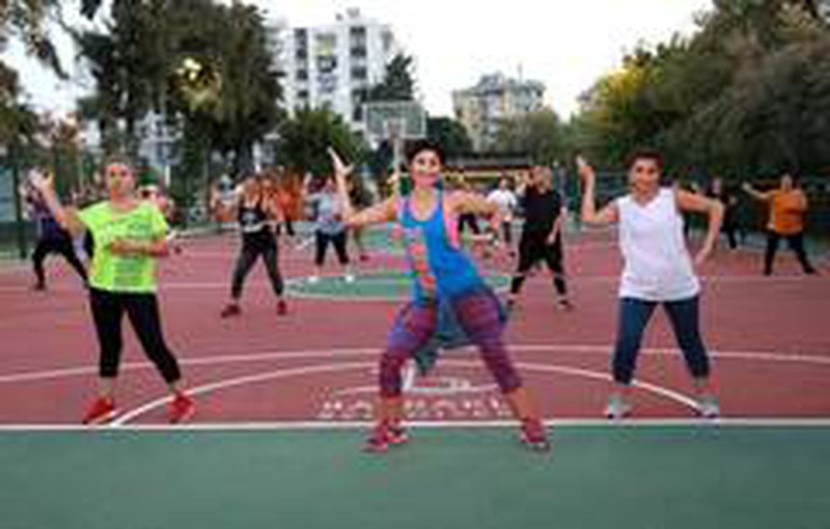 Bayraklı\'da sabah yoga akşam zumba
