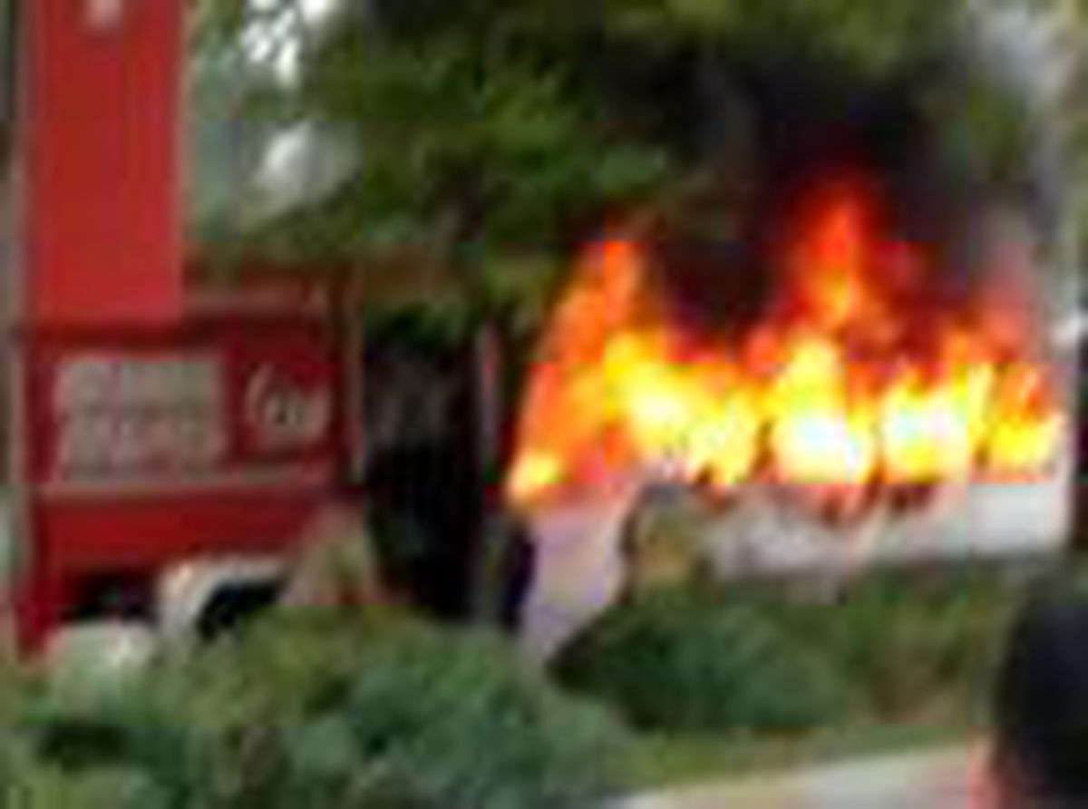 Beylikdüzü\'nde öğrenci servisi yandı