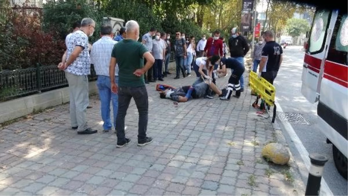 Beyoğlu\'nda motosikletten fırlayan sürücü ağır yaralandı