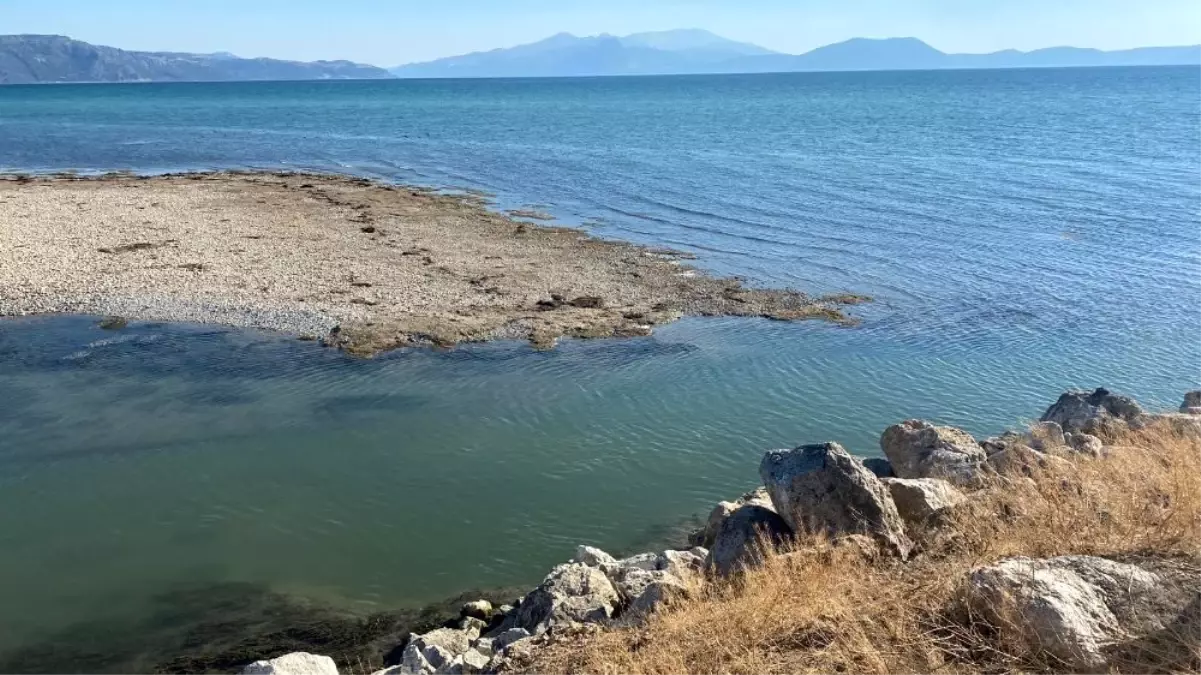 Eğirdir Gölü\'nün su seviyesi son 3 yılda 1 metre 55 santim azaldı