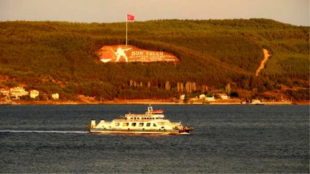 Gökçeada ve Bozcaada\'ya bazı feribot seferlerine fırtına engeli