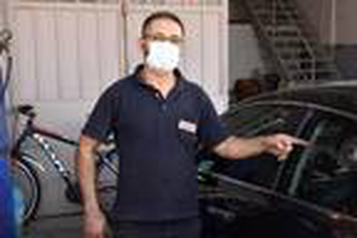 İzmir\'de hırsızlar, otomobilin camını patlatıp içindeki 150 bin lirayı çaldı