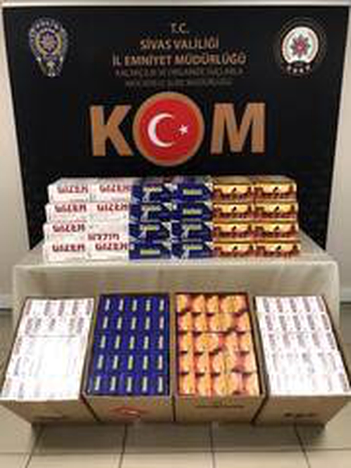 Kargo paketinden kaçak makaron çıktı