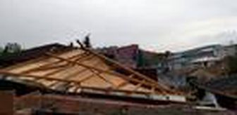 kocaeli'de şiddetli rüzgarda 3 katlı binanın çatısı uçtu