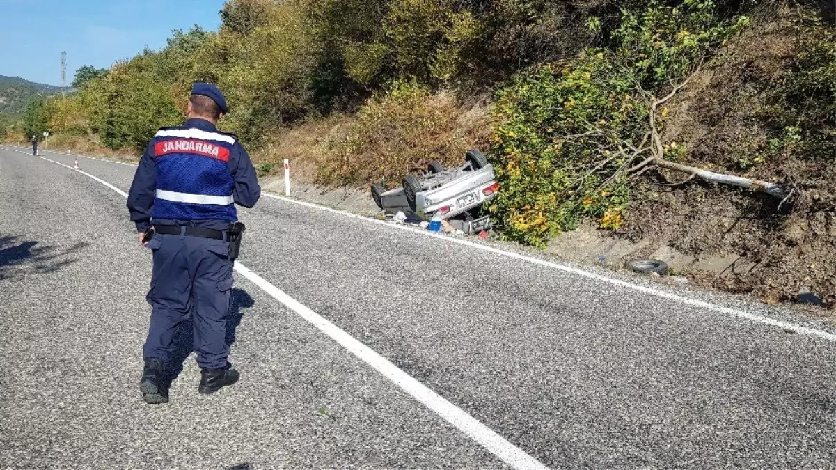 Kontrolden çıkan otomobil ağaca çarpıp ters döndü: 1 yaralı