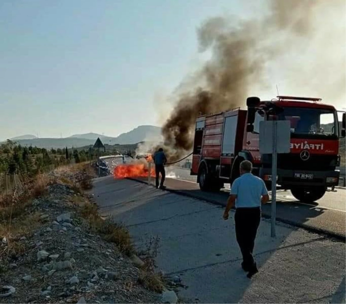 Son dakika... Nallıhan\'da korkutan araç yangını