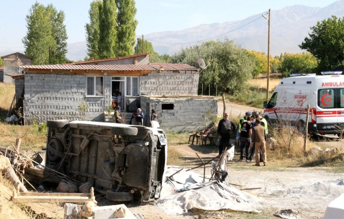 Şelaleden dönen 9 kişilik ailenin içerisinde bulunduğu araç şarampole uçtu: 2 yaralı