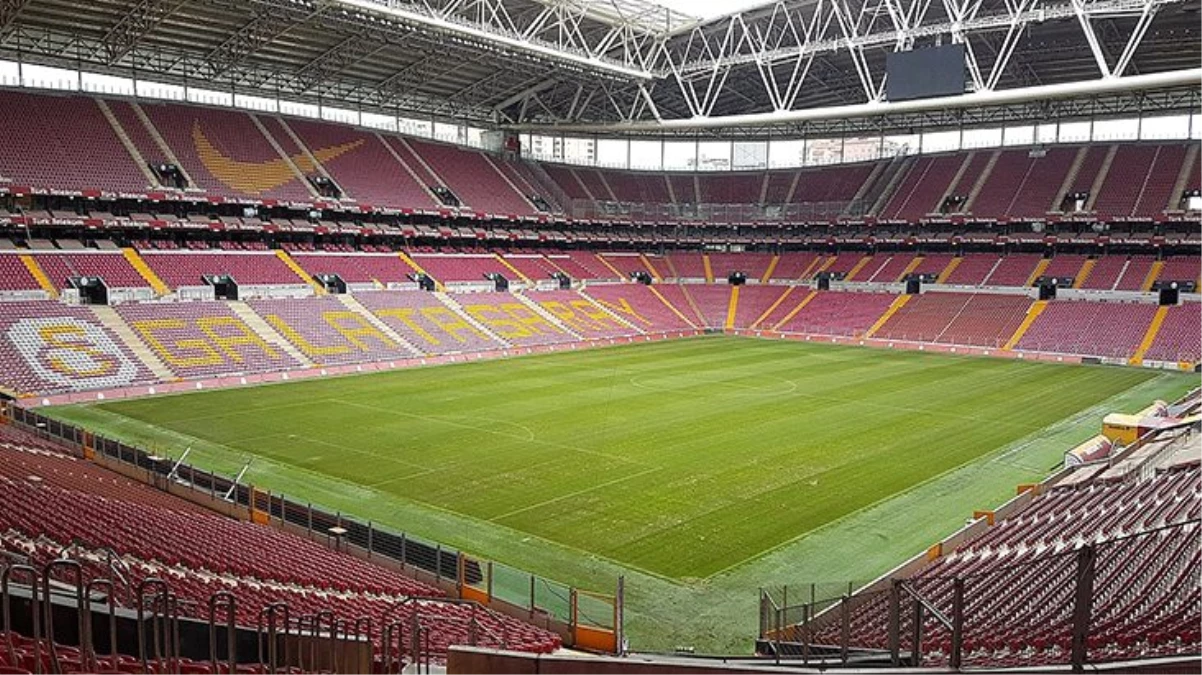 Son Dakika: Türkiye-Sırbistan maçında localara yüzde 50 kapasite ile seyirci alınacak