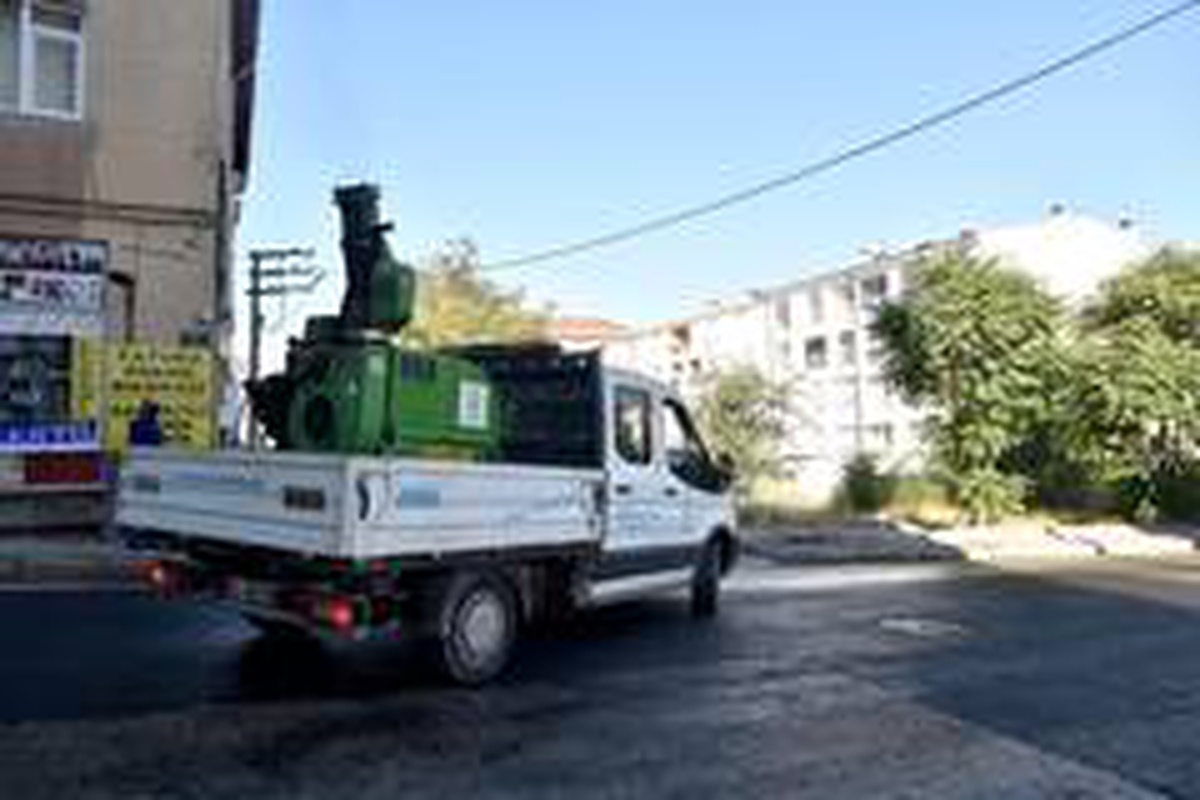 Tepebaşı\'nda haşereye karşı ilaçlama çalışmaları