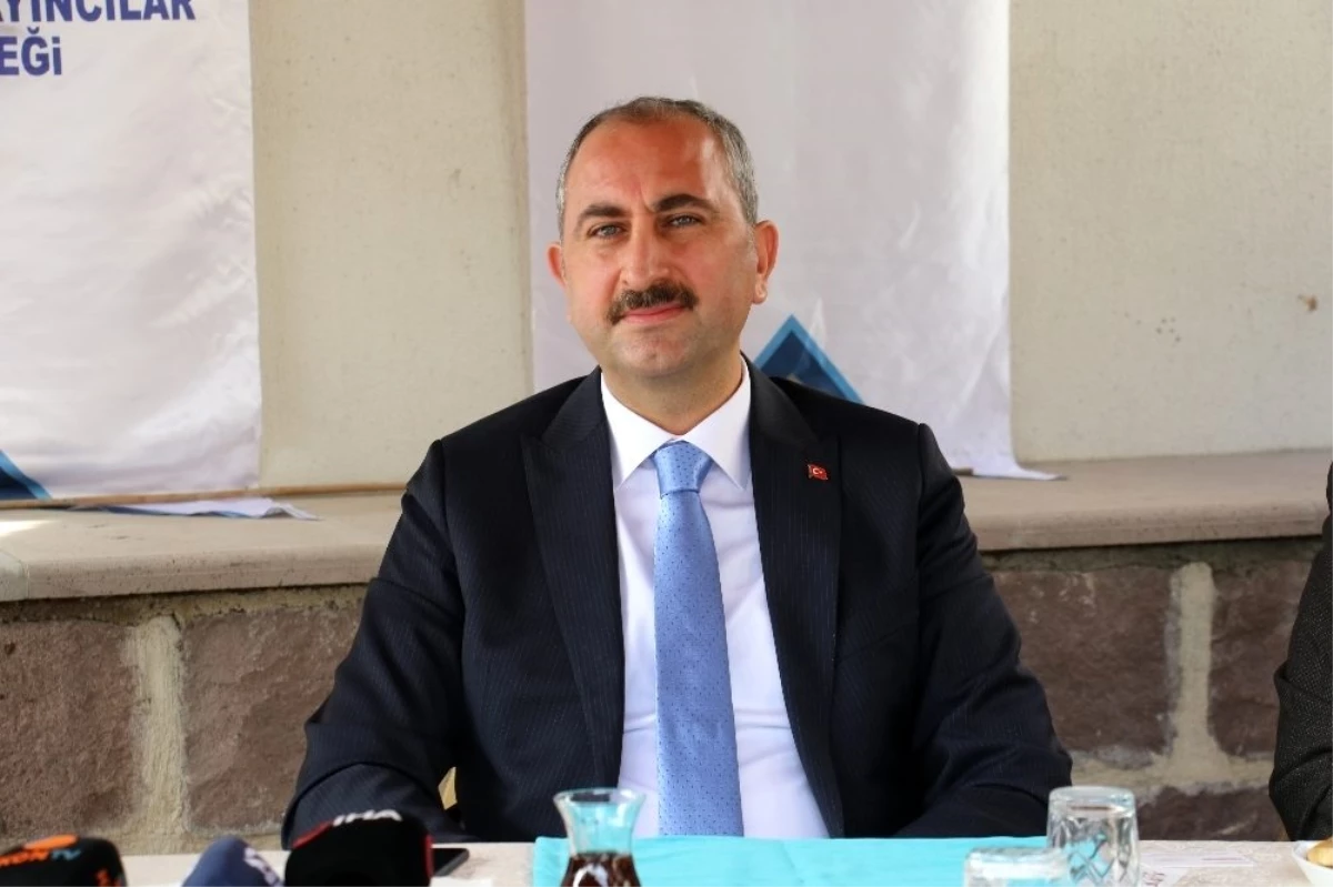 Son dakika haber | Adalet Bakanı Gül\'den AYM üyesi Yıldırım\'ın "Işıklar yanıyor" paylaşımına tepki Açıklaması